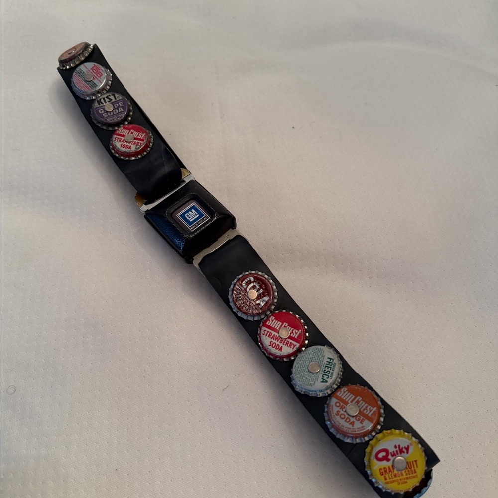 GM Black Bottle Cap Belt - Picture 4 of 4